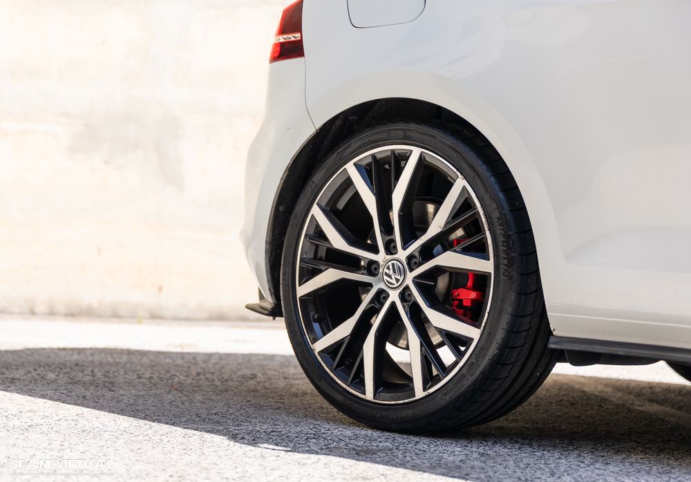 VW Golf GTI Performance BlueMotion DSG - 10