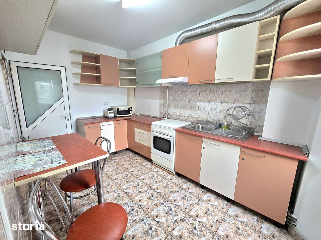 Ap 2 camere Gara Arcu , decomandat , Etaj 5/8 , liber — fotografia 3