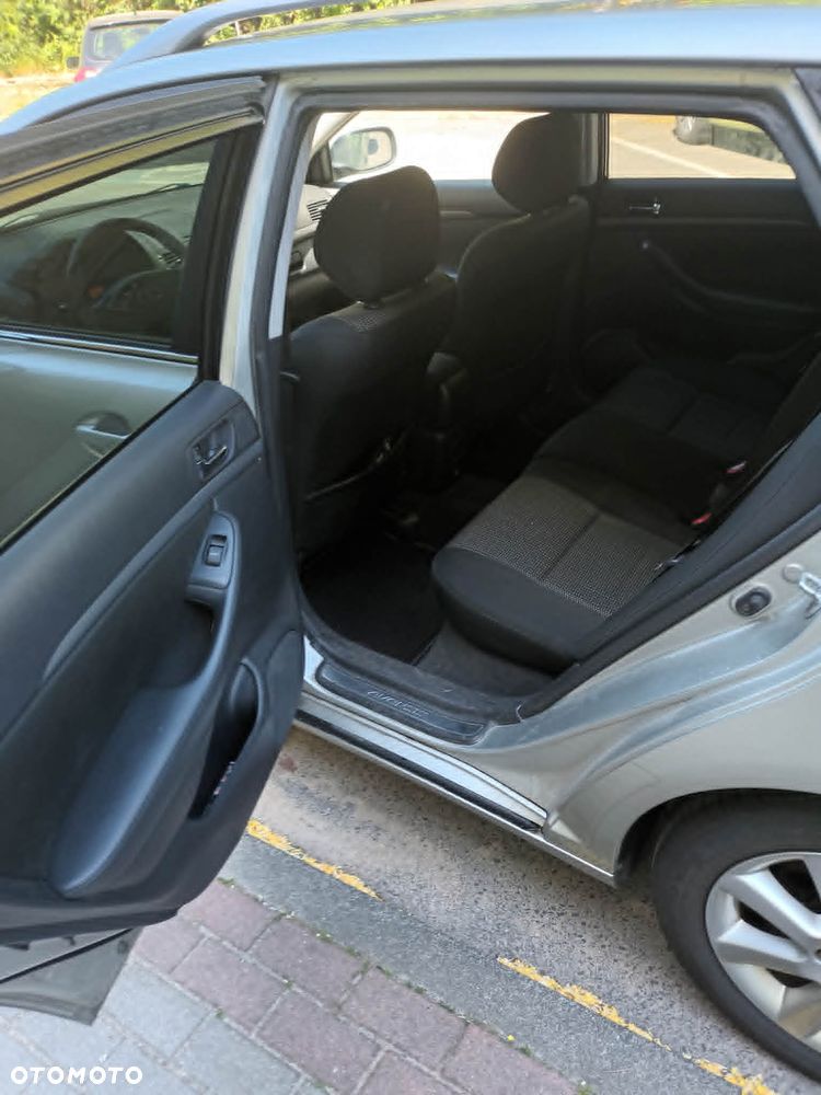 Toyota Avensis 2.0 D-4D Executive - 13