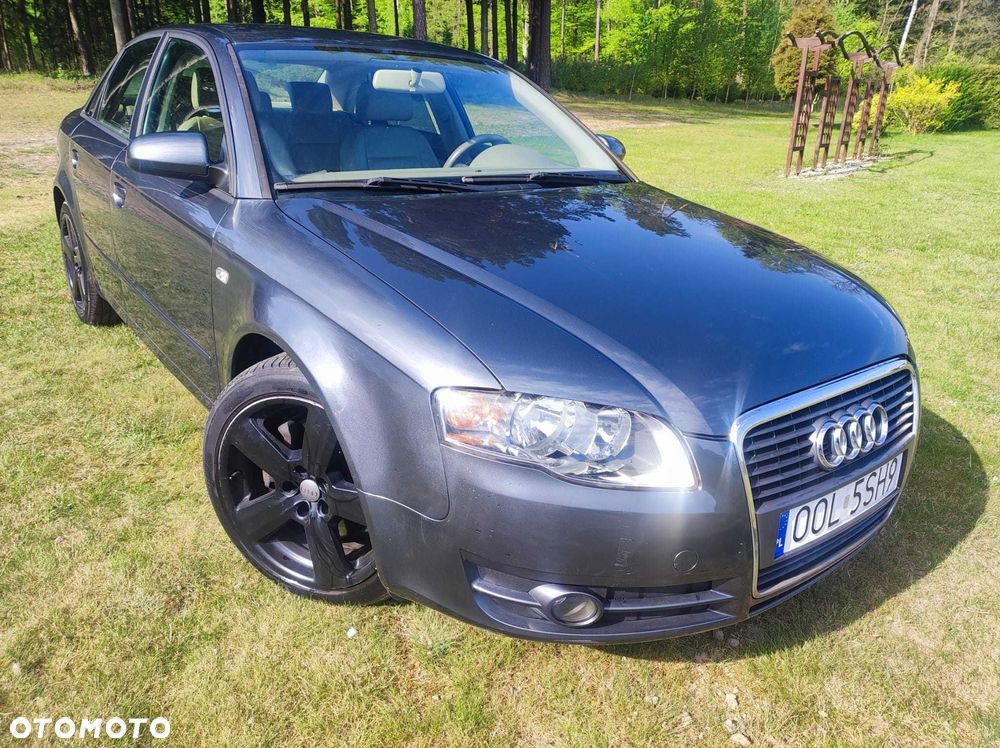 Audi A4 Limousine - 1