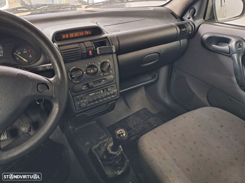 Opel Corsa 1.0 - 8