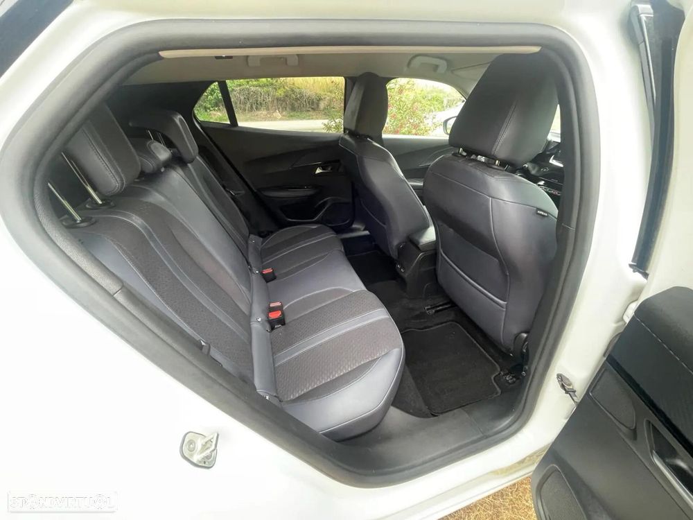 Peugeot e-2008 Allure - 24