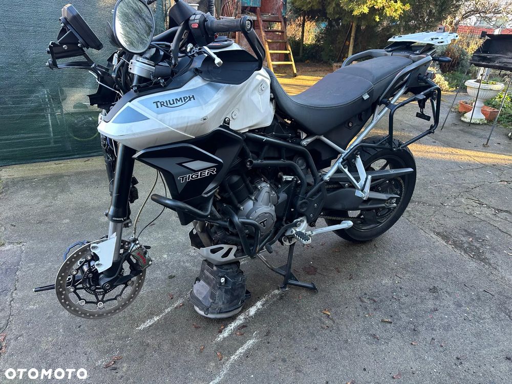 Triumph Tiger - 1