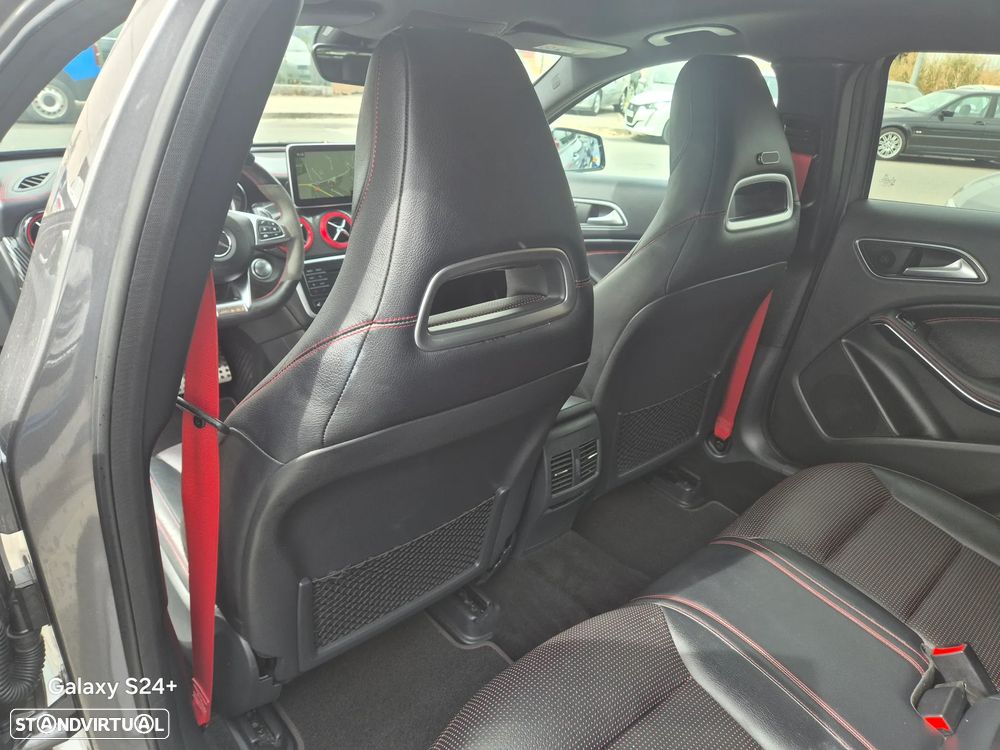 Mercedes-Benz GLA 45 AMG 4Matic Speedshift 7G-DCT Night Edition - 15
