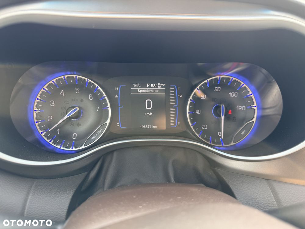 Chrysler Pacifica - 2
