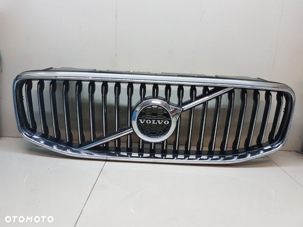 VOLVO XC60 II 17- GRILL ATRAPA