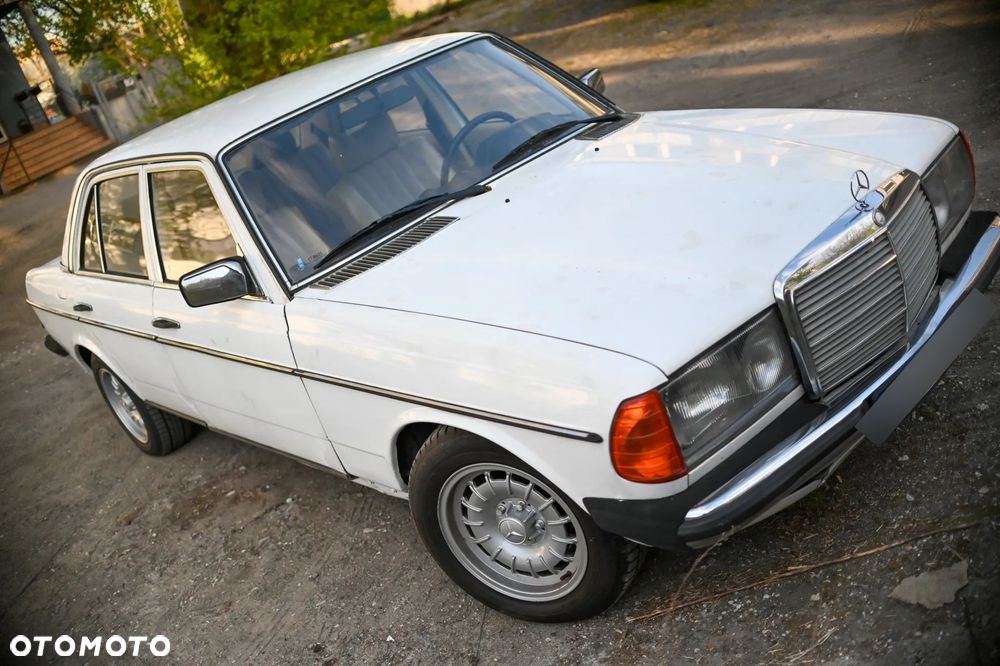 Mercedes-Benz W123 - 1