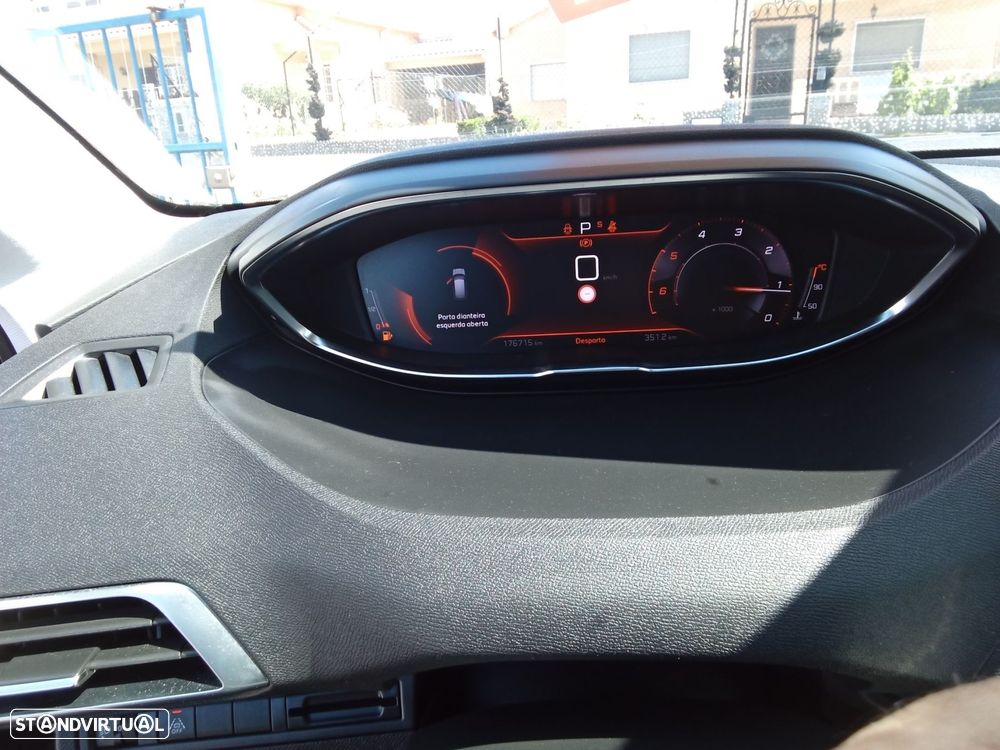 Peugeot 3008 1.5 BlueHDi Allure Pack EAT8 - 16