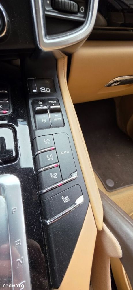 Porsche Cayenne - 30