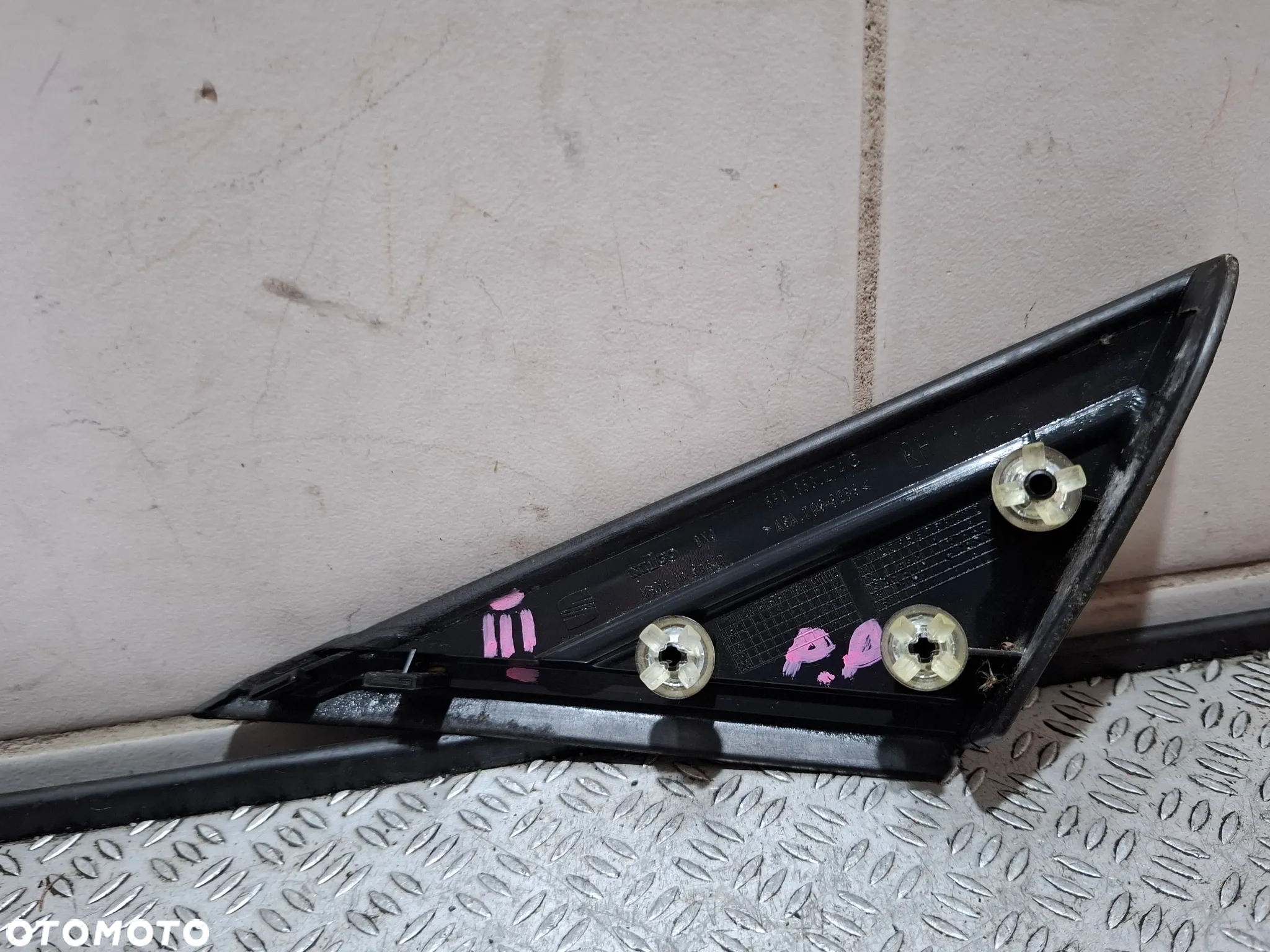 Osłona błotnika prawy przód Seat Leon III 2015 rok hatchback nr 5F0853274C - 2