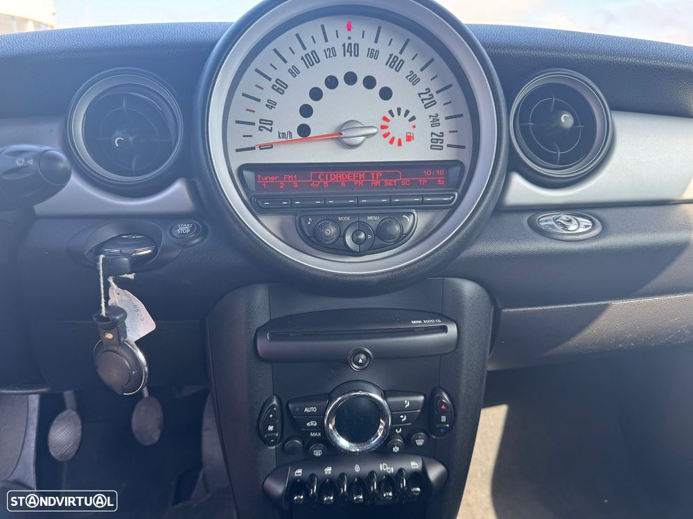 MINI Cabrio Cooper D - 11