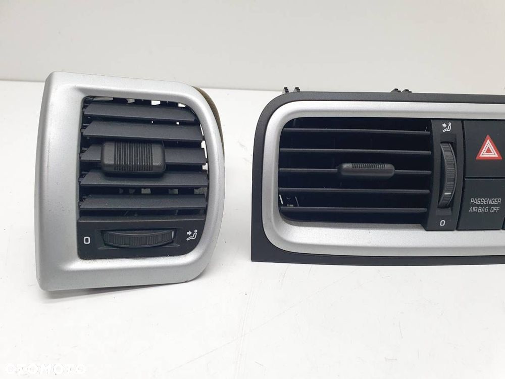 KRATKA KRATKI NAWIEWU DESKI KONSOLI SKODA ROOMSTER FABIA II 5J0820951 - 2