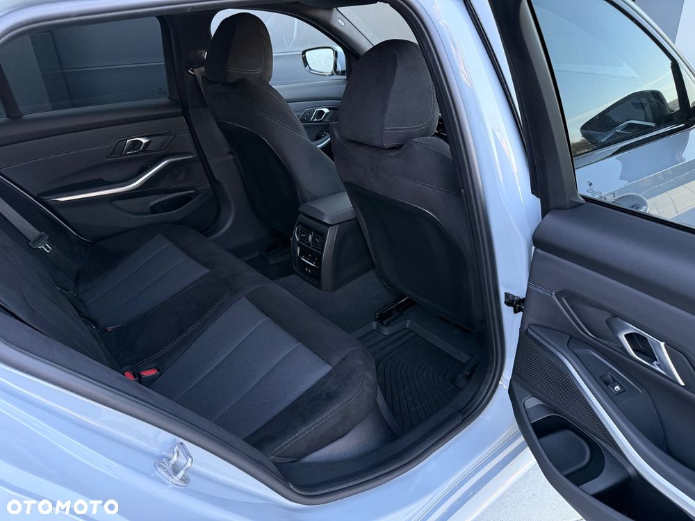 BMW Seria 3 330i xDrive M Sport - 13