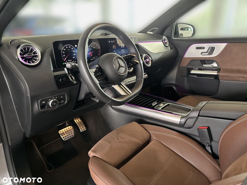 Mercedes-Benz GLA - 14