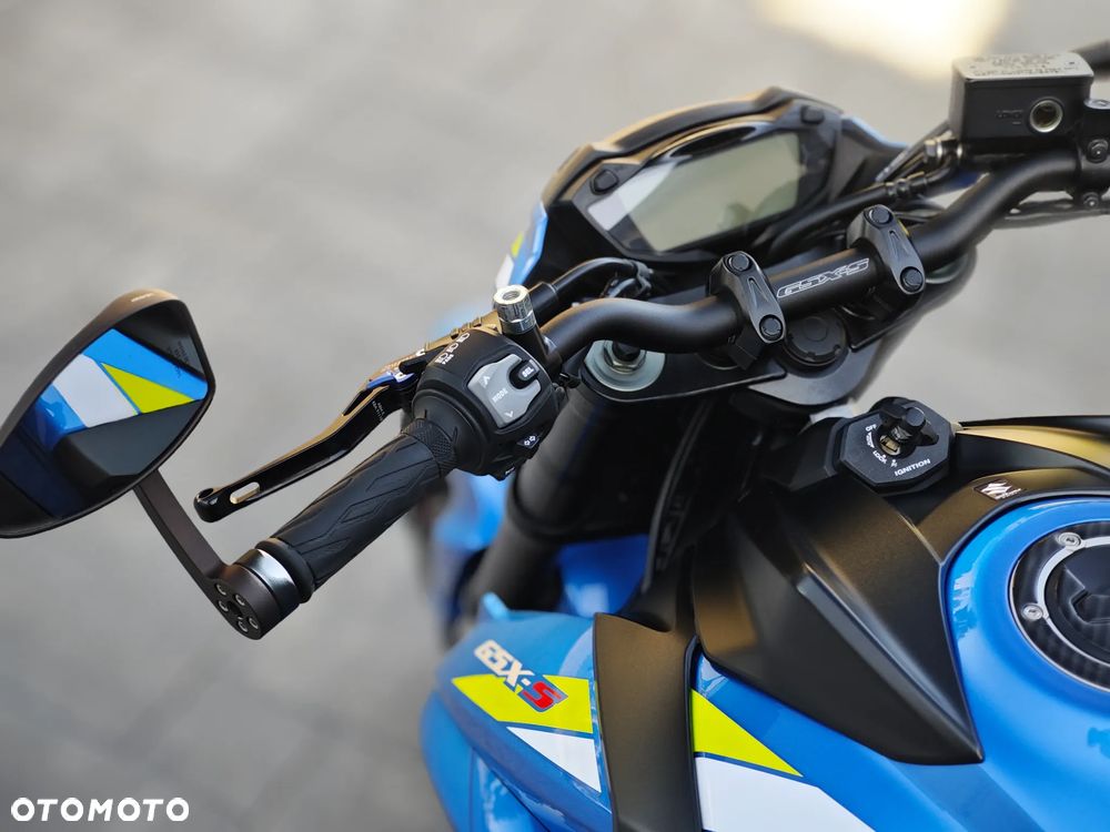 Suzuki GSX - 21