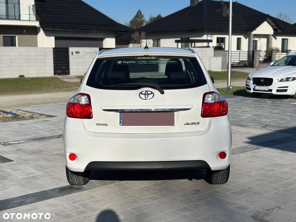 Toyota Auris 1.4 D-4D Luna EU5 - 6