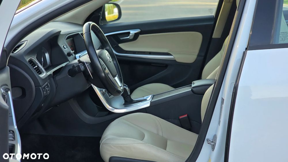 Volvo S60 T5 Drive-E Dynamic Edition (Momentum) - 15