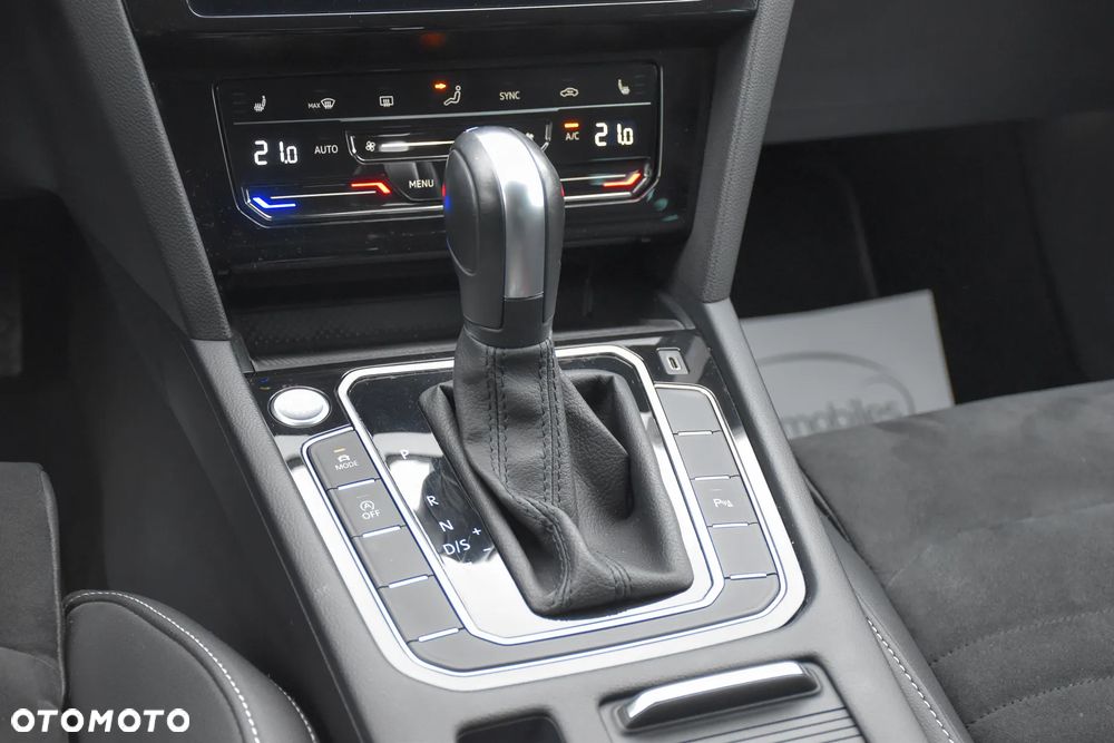 Volkswagen Passat 2.0 TDI SCR DSG 4Motion Elegance - 30