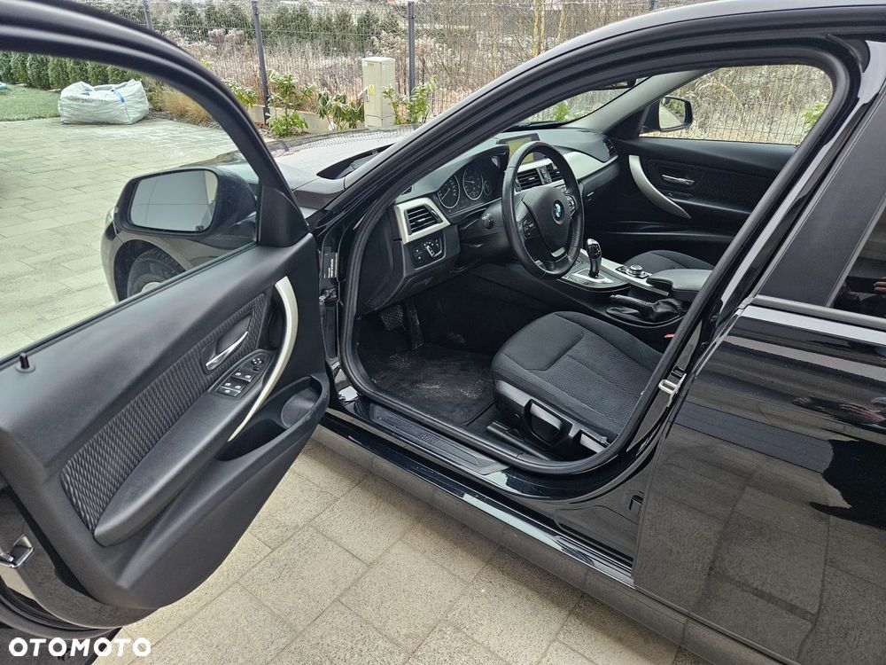 BMW Seria 3 318d - 16