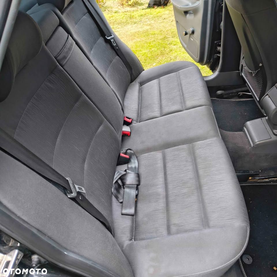 Audi A4 Limousine - 12