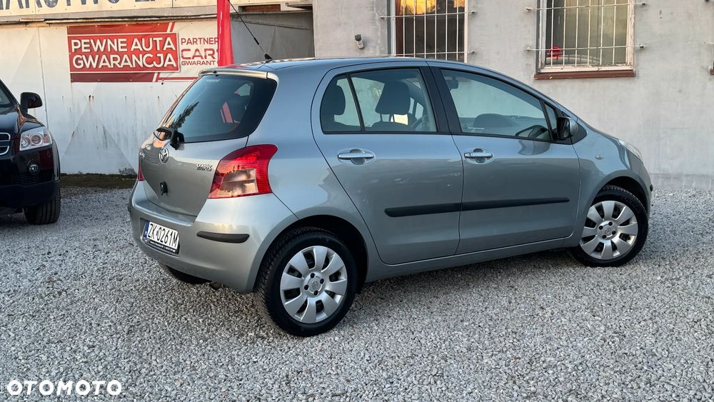 Toyota Yaris 1.3 Sol - 11