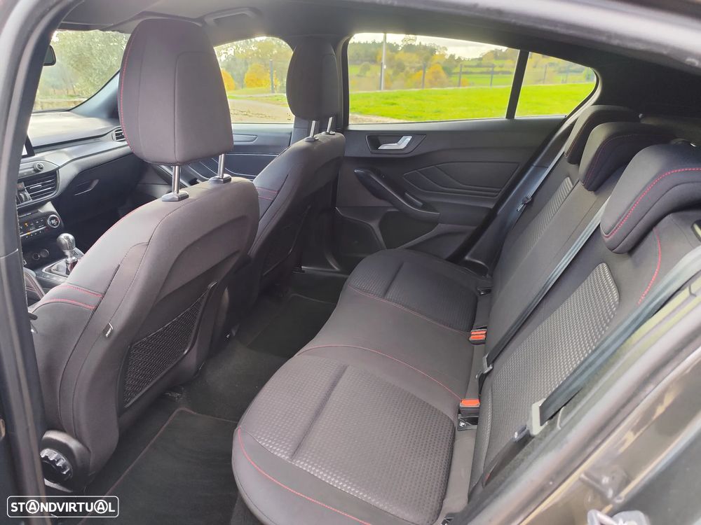 Ford Focus 1.0 EcoBoost MHEV ST-Line - 12