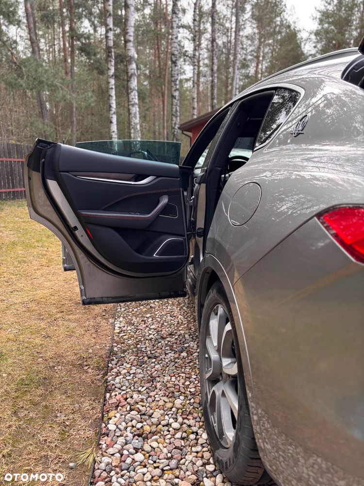 Maserati Levante Q4 Executive - 11