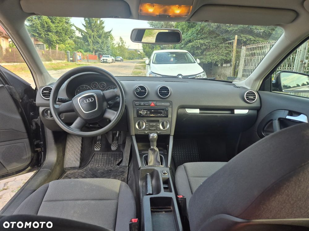 Audi A3 3-drzwiowe 1.6 Attraction - 10