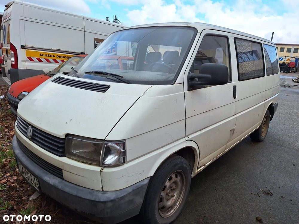 Volkswagen Caravelle - 1