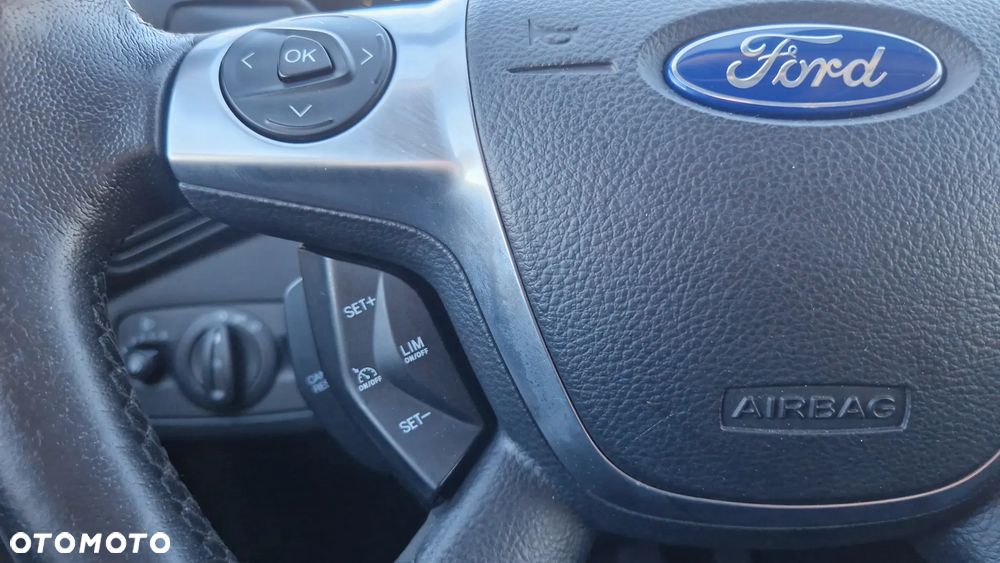 Ford Kuga 1.6 EcoBoost 2x4 Titanium - 13