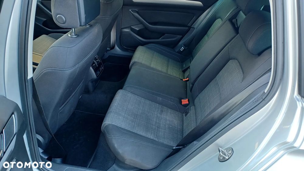 Volkswagen Passat - 21