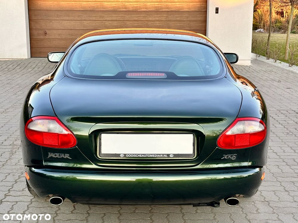 Jaguar XK8 Coupe - 11