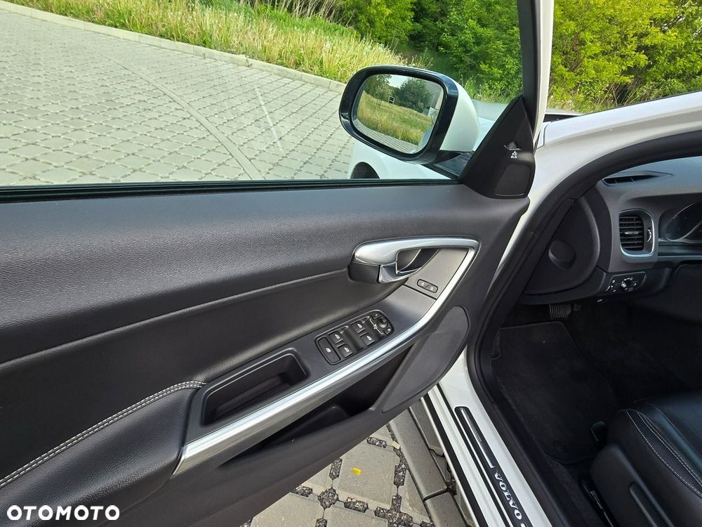 Volvo V60 D2 Geartronic Summum - 33
