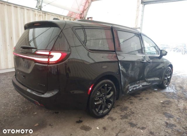 Chrysler Pacifica - 5