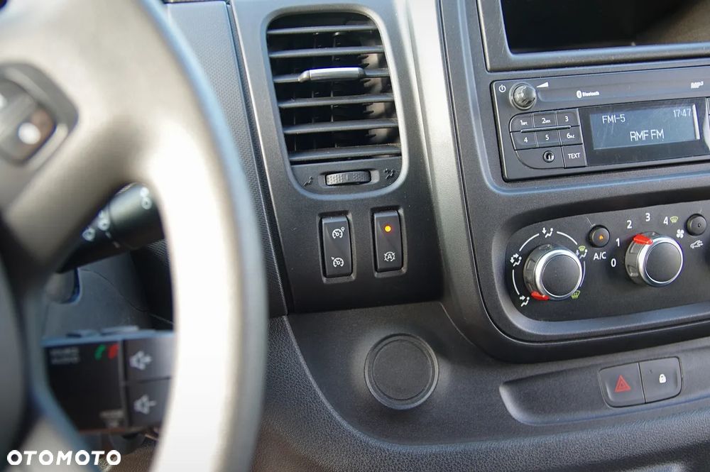 Renault Trafic 2.0 dCi - 31