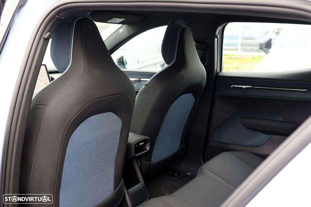 Volvo EX30 51 kWh Single Motor Plus - 11