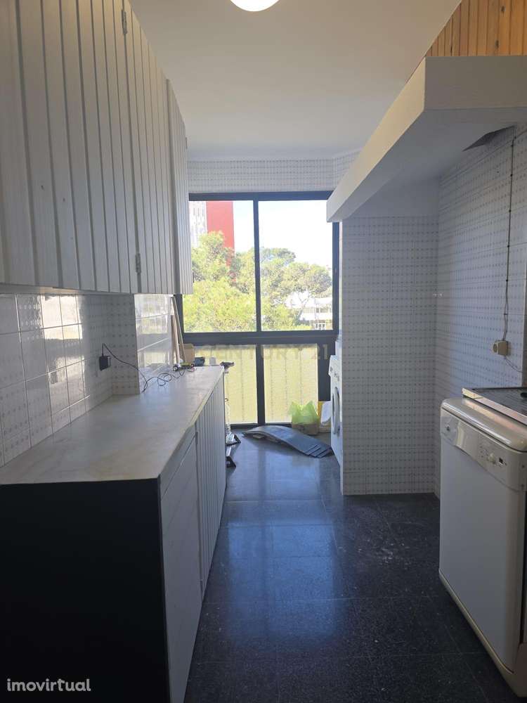 Apartamento T3 com 100 m2 no Monte Estoril para arrendamento - Grande imagem: 5/19