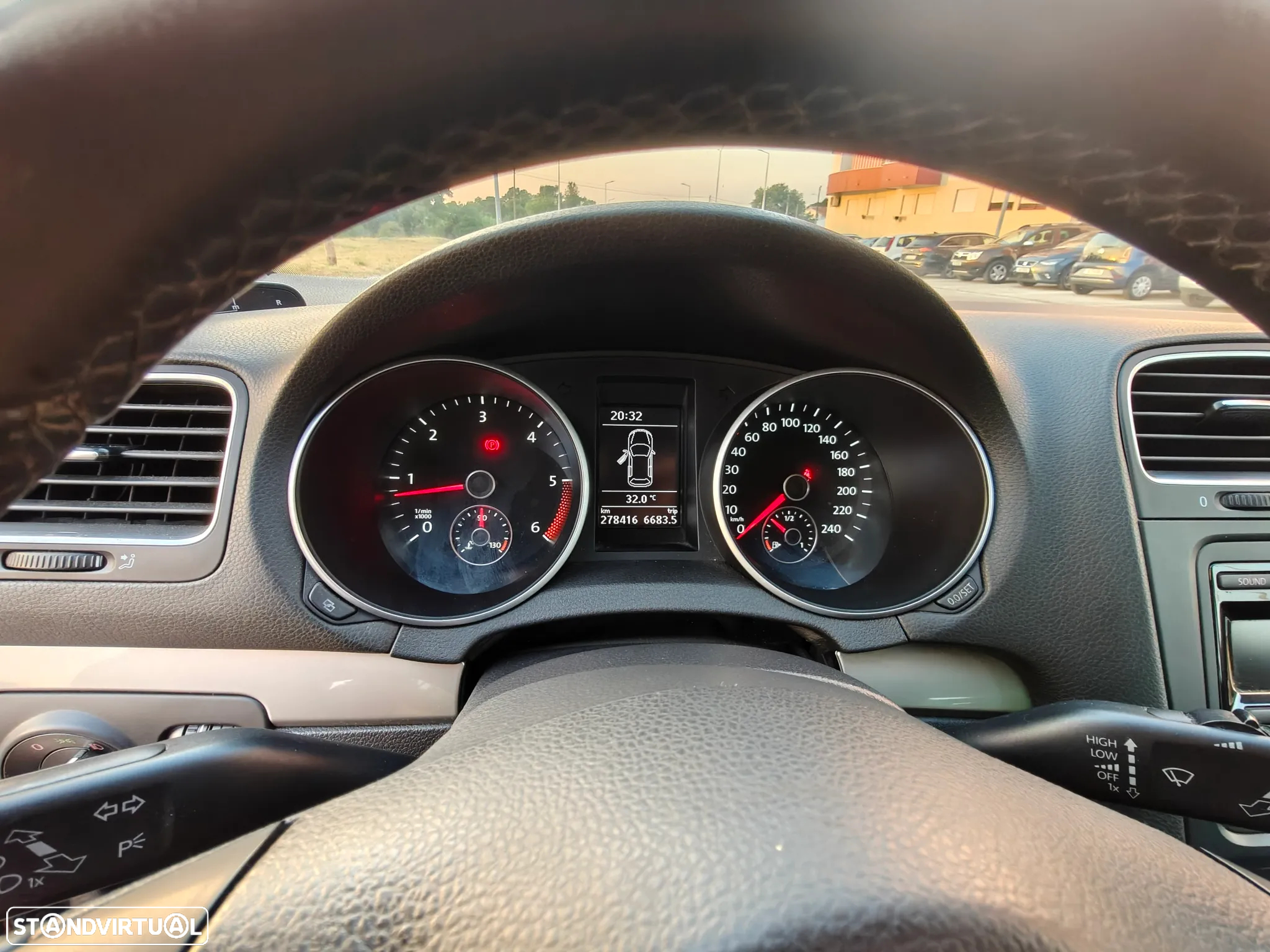 VW Golf 1.6 TDi Trendline BlueMotion - 8