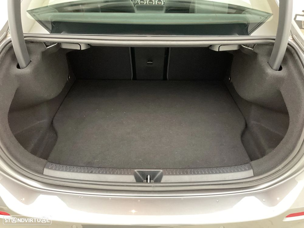 Mercedes-Benz A 250 Limousine e Progressive - 28