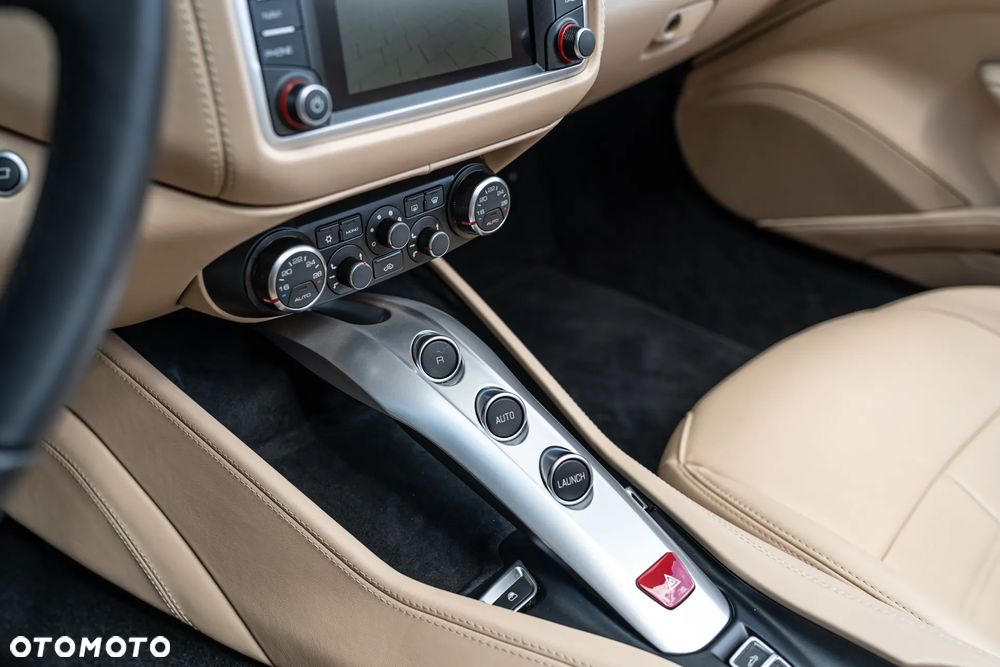 Ferrari California T - 16