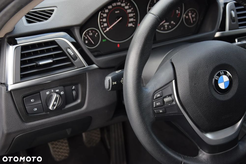 BMW Seria 3 320i Touring Sport Line - 12