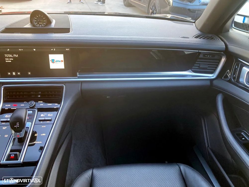 Porsche Panamera 4 E-Hybrid - 11
