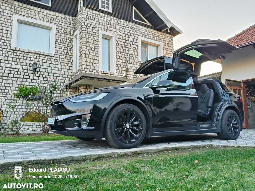 Tesla Model X - 7