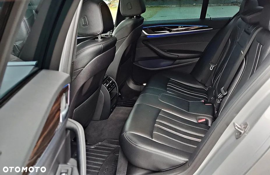 BMW Seria 5 530i xDrive Sport Line - 17
