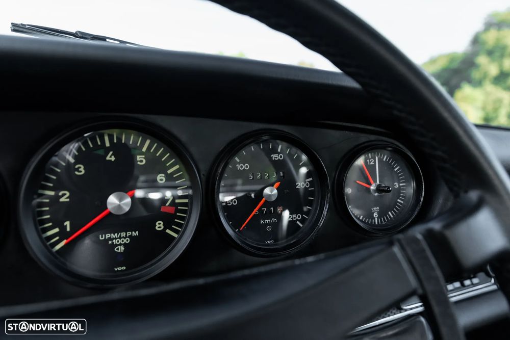 Porsche 911 Série F - 27