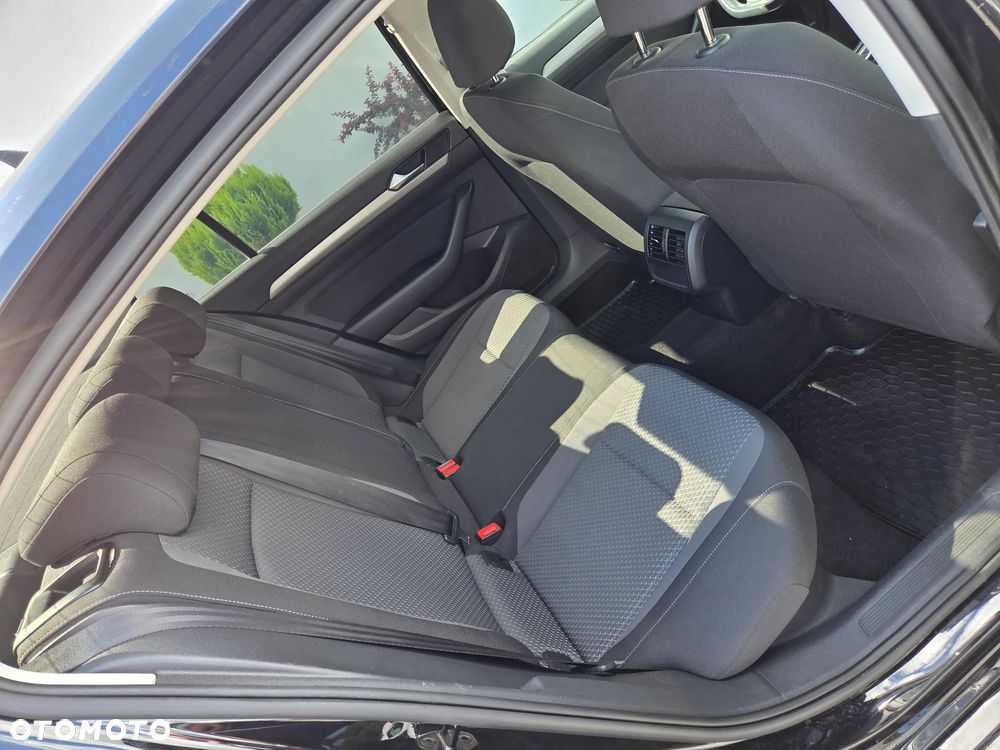 Volkswagen Passat - 14
