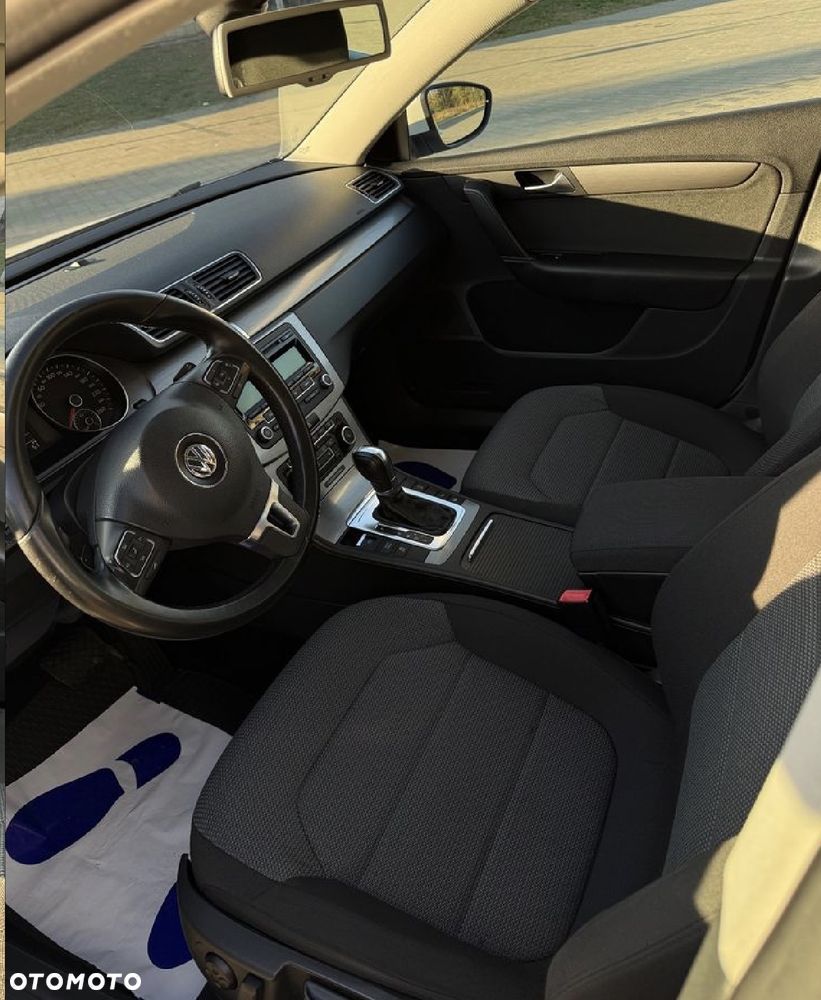 Volkswagen Passat - 12