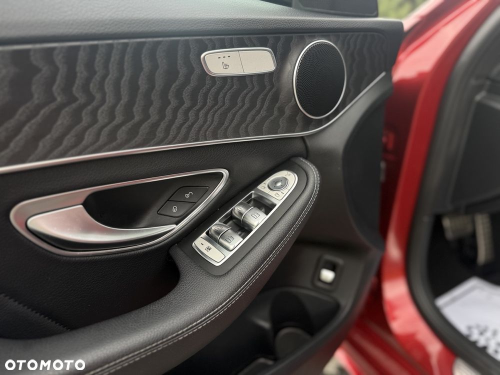 Mercedes-Benz Klasa C 300 9G-TRONIC AMG Line - 32