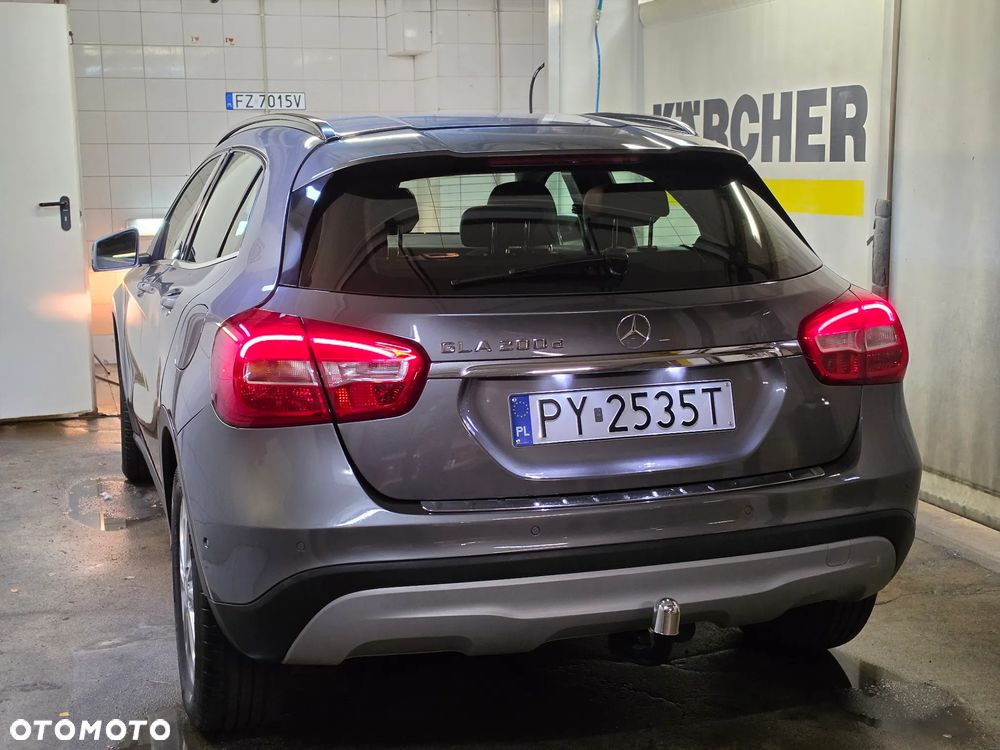 Mercedes-Benz GLA - 24