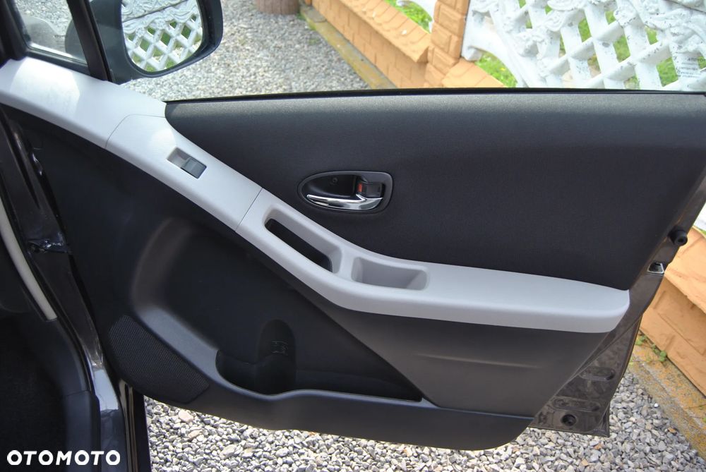 Toyota Yaris 1.33 VVT-i Executive - 35
